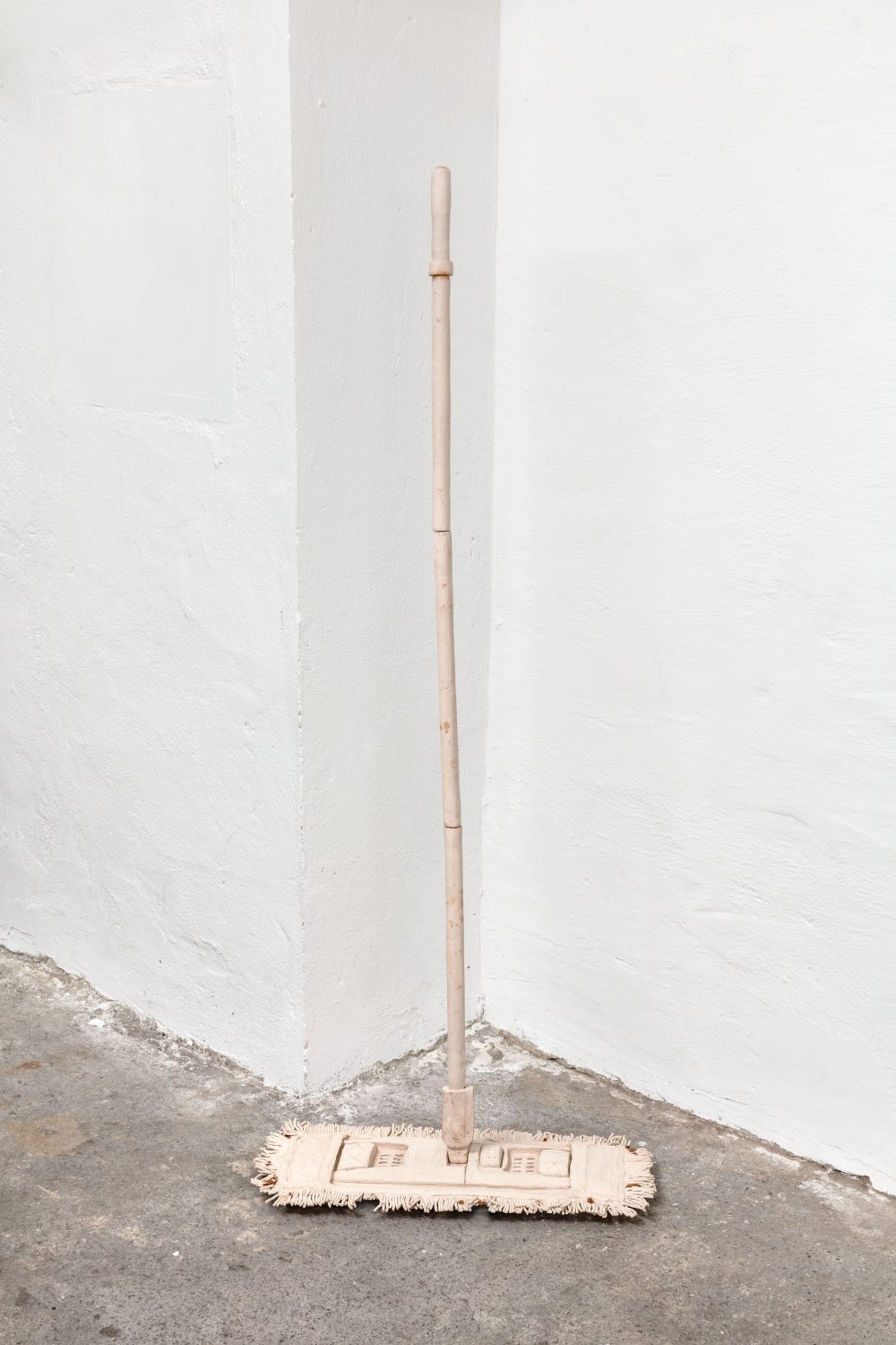 Wischmop, 2025, Keramik, Foto: Johannes Bendzulla