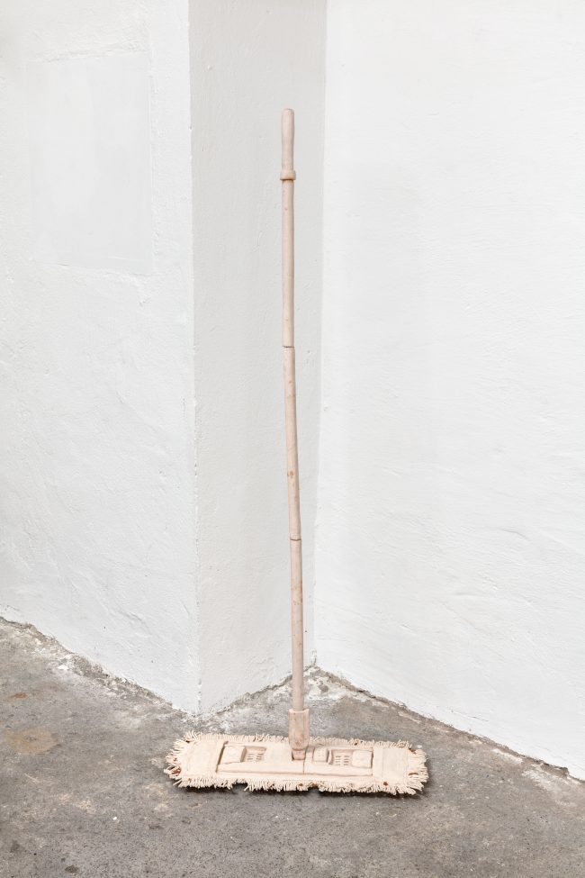 Wischmop, 2025, Keramik, Foto: Johannes Bendzulla